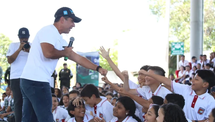 Alcalde Char en el inicio de clases en la IED Evardo Turizo.