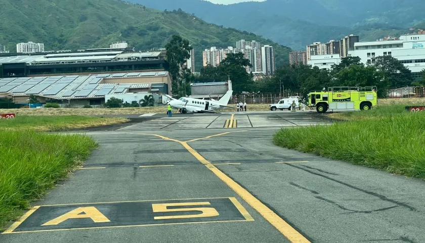 Avioneta en la pista de la Olaya Herrera.