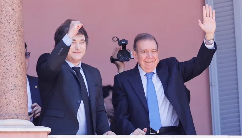 Javier Milei y Edmundo González en el balcón de la Casa Rosada.