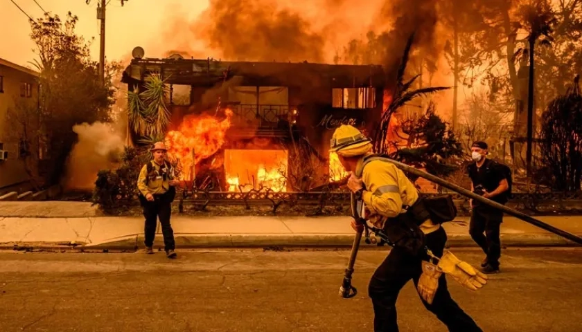 Más de 12.000 estructuras han sido destruidas por los fuertes incendios.