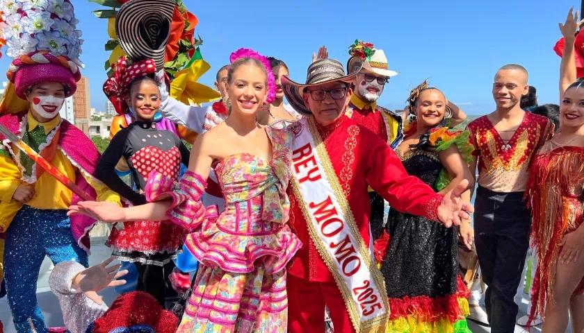 Reina del Carnaval Tatiana Angulo Fernández De Castro y Rey Momo Gabriel Marriaga. 