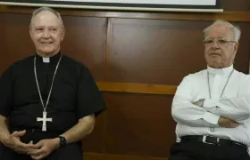 El arzobispo monseñor Jairo Jaramillo y el obispo auxiliar monseñor Víctor Tamayo.