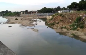 La fuerte sedimentación en la desembocadura del arroyo.