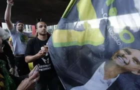 Simpatizantes del candidato a la presidencia de Brasil Jair Bolsonaro manifiestan su apoyo.