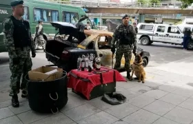 Agentes de la división de explosivos de la Gendarmería Nacional Argentina. 