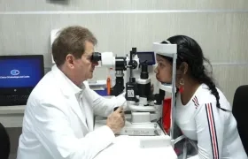  Yastefi Gil Quevedo, durante los exámenes con el doctor Luis Escaf.