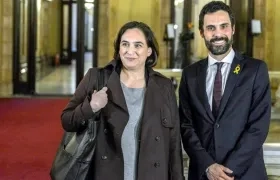 La alcaldesa de Barcelona, Ada Colau, y el presidente del Parlamento catalán, Roger Torrent
