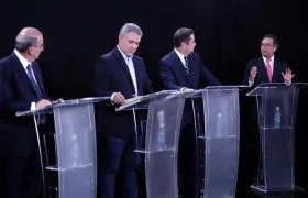Candidatos presidenciales en el debate de Canal Capital.