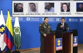 El fiscal Néstor Martínez y el director de la Policía, general Jorge Hernán Nieto, el día en que fueron capturados los implicados en el caso del 'narcojet'.