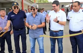 El Alcalde Alejandro Char junto al capitán Jaime Pérez, el secretario de Gobierno, Clemente Fajardo; el secretario de Obras Públicas, Rafael Lafont. 
