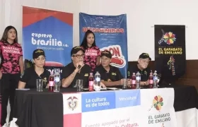 Adriana, Luis Fernando y Enrique Vengoechea, directivos del Garabato de Emiliano.