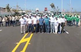 El Alcalde Alejandro Char con el equipo de trabajo.