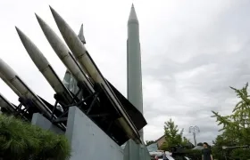 Corea del Norte confirmó que probó de nuevo en la víspera un lanzacohetes múltiple de gran tamaño y que en el test estuvo presente el líder Kim Jong-un.