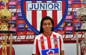 Yoreli Rincón con la camiseta de Junior. 