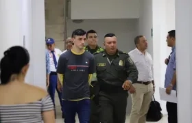 Santiago Castro Molina a la entrada de la diligencia judicial.