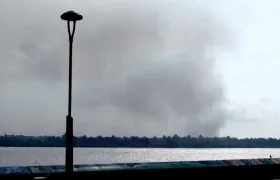 Así se vio desde Barranquilla el incendio del Parque Isla Salamanca.