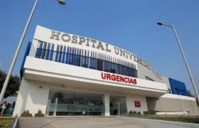 Los dos heridos reciben atención médica en el Hospital Universidad del Norte. 