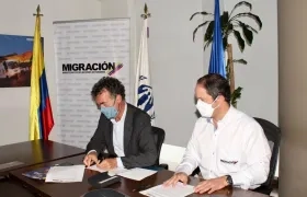  Jozef Merkx, representante de Acnur en Colombia, y Juan Francisco Espinosa, director General de Migración Colombia.