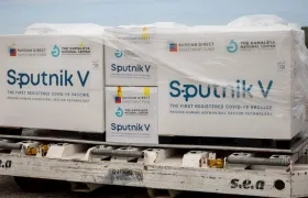 Vista hoy de las cajas con las primeras vacunas Sputnik V en el Aeropuerto Internacional de Maiquetía (Venezuela). 