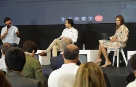 El alcalde Jaime Pumarejo, el Ministro de Minas, Diego Mesa; y la ministra de Transporte, Ángela M. Orozco.