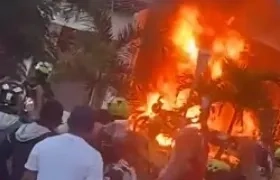 Momentos de la explosión en el CAI del sector Cruz de Mayo de Sincelejo.