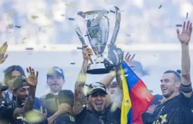 Cristian 'Chicho' Arango con el trofeo de campeón. 