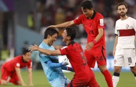 Los jugadores surcoreanos festejan la clasificación tras vencer a Portugal. 