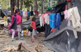 Aspecto del asentamiento embera en parque La Florida, en Bogotá.