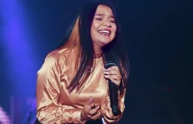 Daniela Mejía en su presentación en el concierto de Jesús Adrián Romero en Barranquilla.