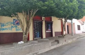 Grafitis en tiendas de San Felipe