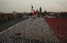 La Plaza de la Constitución vestida con los colores de la bandera de México.
