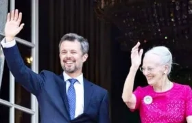La reina Margarita II de Dinamarca, de 82 años, con el príncipe heredero Federico.