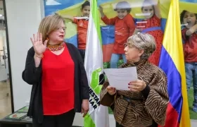 Astrid Eliana Cáceres asumió ante la directora general del ICBF, Concepción Baracaldo.