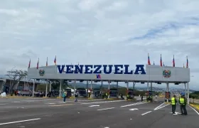 Así se encuentra el puente desde Venezuela.