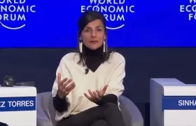 La ministra de Minas, Irene Vélez, desde Davos, Suiza.