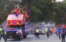 Las carrozas que desfilaron este sábado en Caracas.