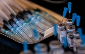 Las jeringas con la vacuna Moderna contra Covid-19 se exhiben durante una campaña de vacunación en Berlín el 4 de enero de 2021.