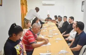 Sacerdotes de las 8 iglesias a intervenir se reunieron con el Alcalde de Malambo.