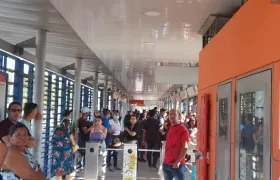 Retrasos en Transmetro por protesta de ciudadanos en murillo