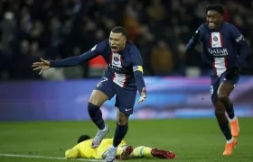 Kylian Mbappé festeja su gol ante el Nantes, cuarto del PSG.
