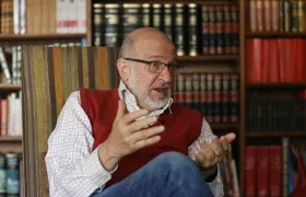 Escritor y académico colombiano de la lengua Daniel Samper Pizano.