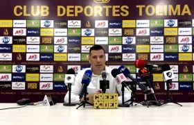 Juan Cruz Real durante su presentación como nuevo técnico del Tolima.