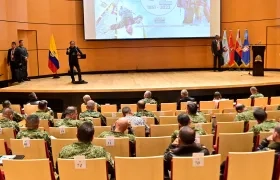 El Presidente Petro habla ante almirantes y generales de las Fuerzas Militares este viernes en la Escuela de Cadetes José María Córdova.