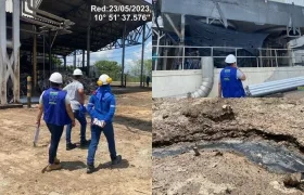 Funcionarios de la C.R.A en la visita a la empresa. 