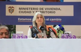 El Ministro de Vivienda, Catalina Velasco.