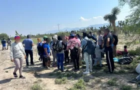 Los migrantes poco después del accidente del bus en el que se transportaban en San Luis Potosí