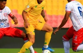 Gonzalo Lencina marcó, de pena máxima, el tercer gol del Bucaramanga.