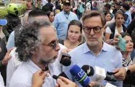 Armando Benedetti fue retirado hoy de la Embajada en Venezuela