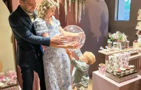 Falcao, Lorelei y su hijo Jedediah durante el baby shower. 