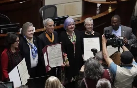 La condecoración a la Comisión de la Verdad en el Congreso.